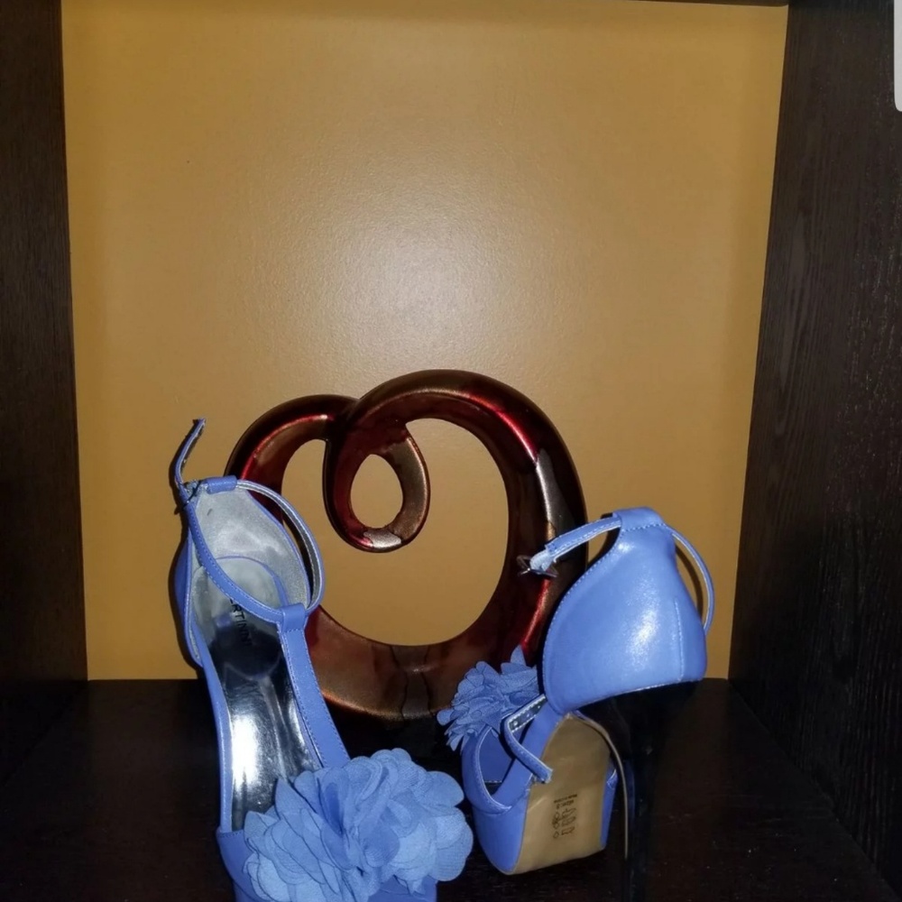 T strap heels